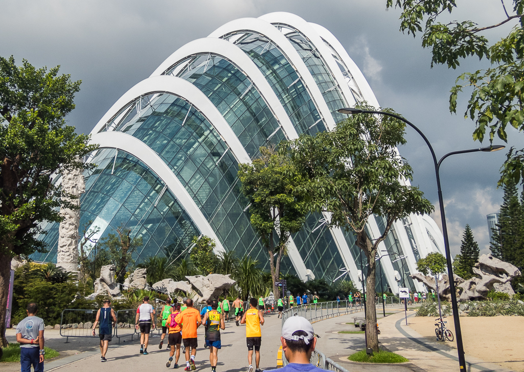 Standard Chartered Singapore Marathon 2018 - Tor Rnnow