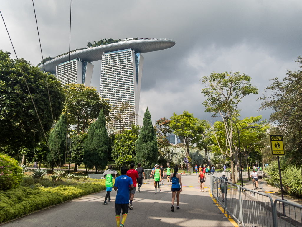 Standard Chartered Singapore Marathon 2018 - Tor Rnnow