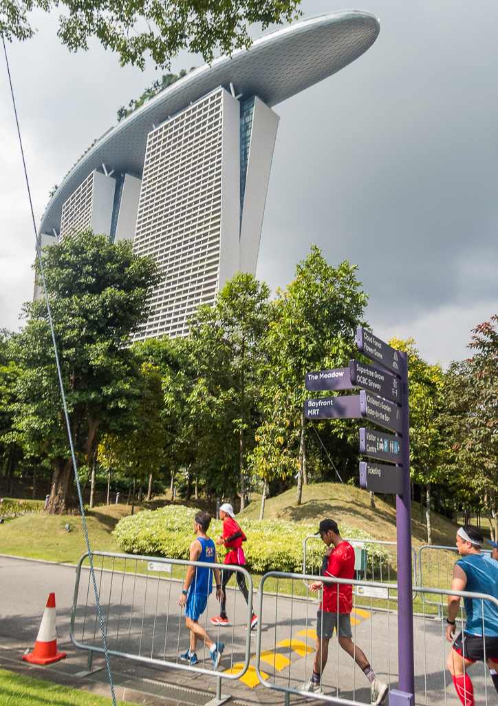 Standard Chartered Singapore Marathon 2018 - Tor Rnnow