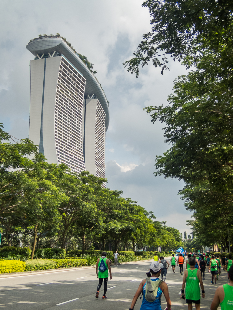 Standard Chartered Singapore Marathon 2018 - Tor Rnnow