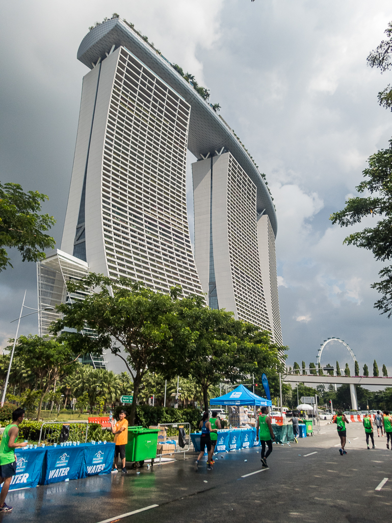 Standard Chartered Singapore Marathon 2018 - Tor Rnnow