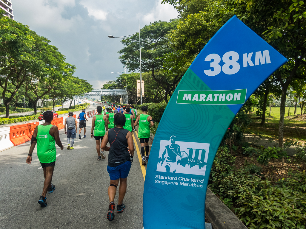 Standard Chartered Singapore Marathon 2018 - Tor Rnnow