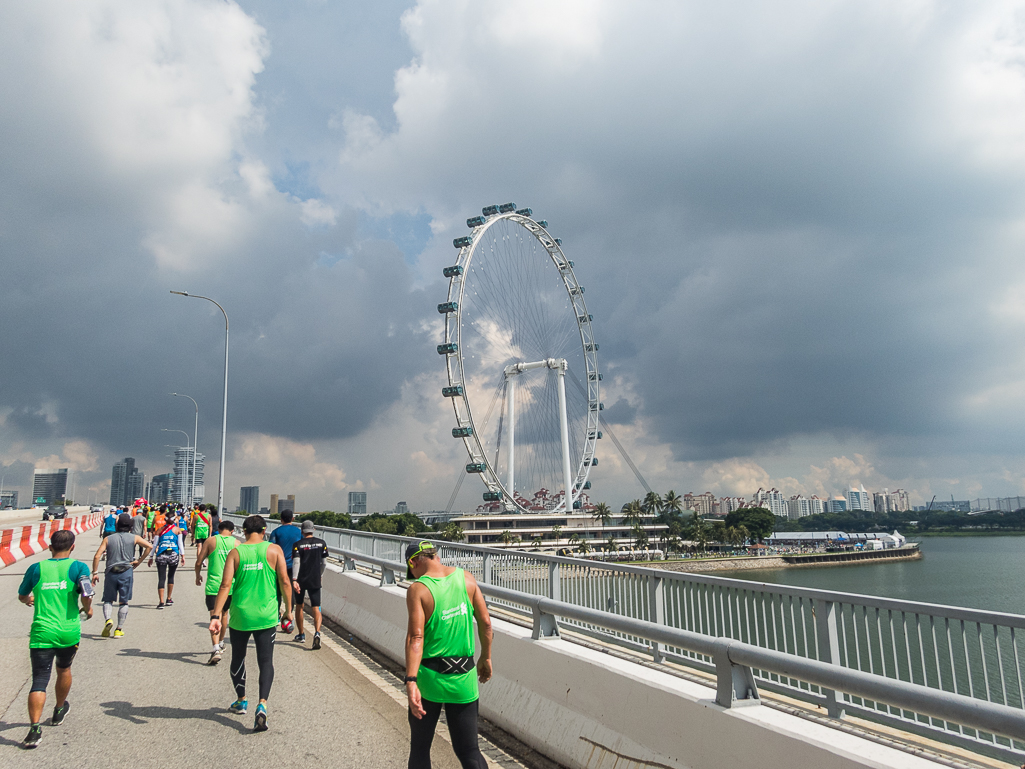 Standard Chartered Singapore Marathon 2018 - Tor Rnnow