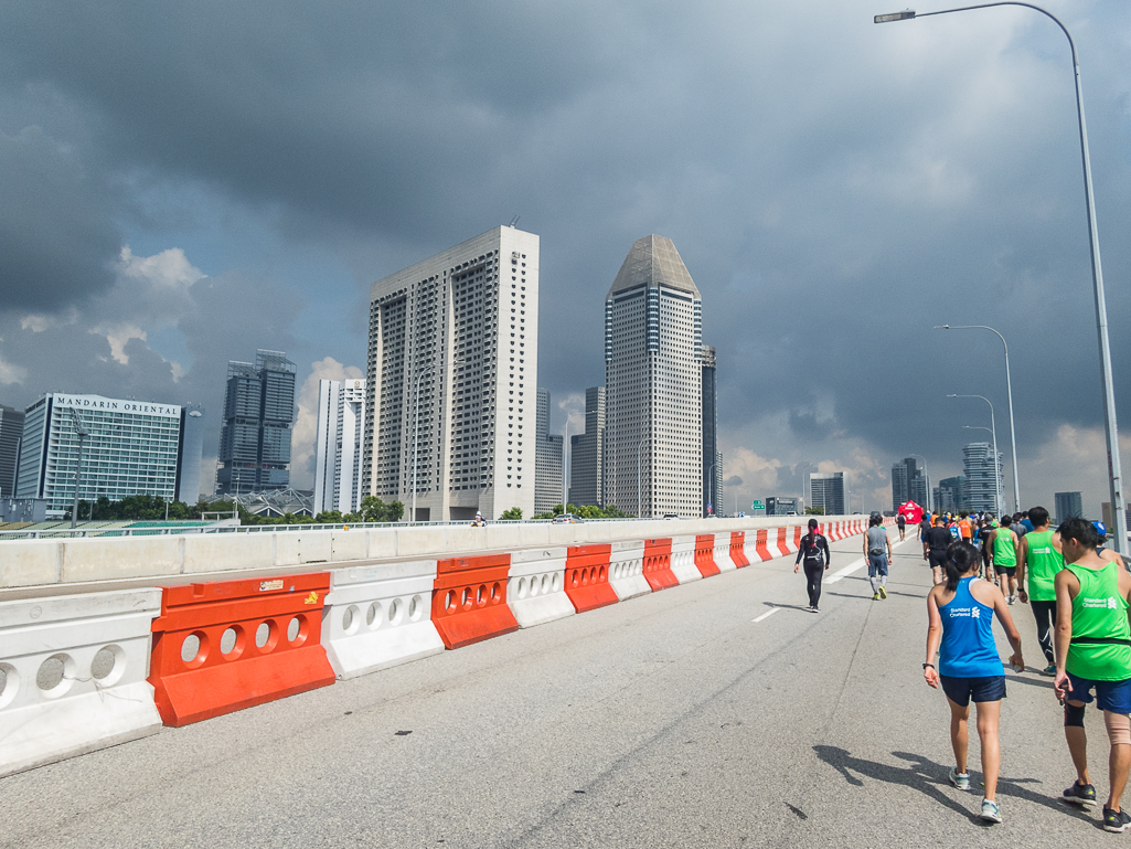 Standard Chartered Singapore Marathon 2018 - Tor Rnnow