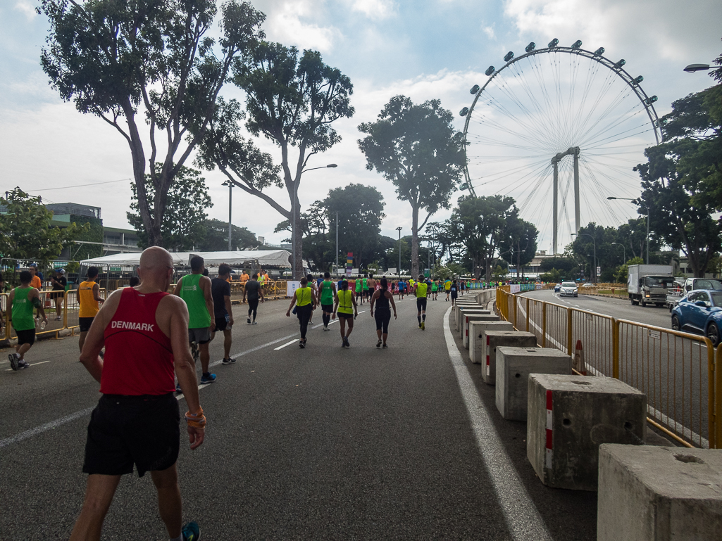 Standard Chartered Singapore Marathon 2018 - Tor Rnnow