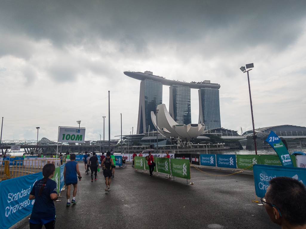 Standard Chartered Singapore Marathon 2018 - Tor Rnnow