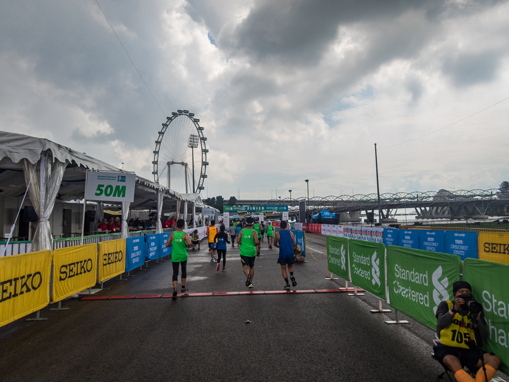 Standard Chartered Singapore Marathon 2018 - Tor Rnnow