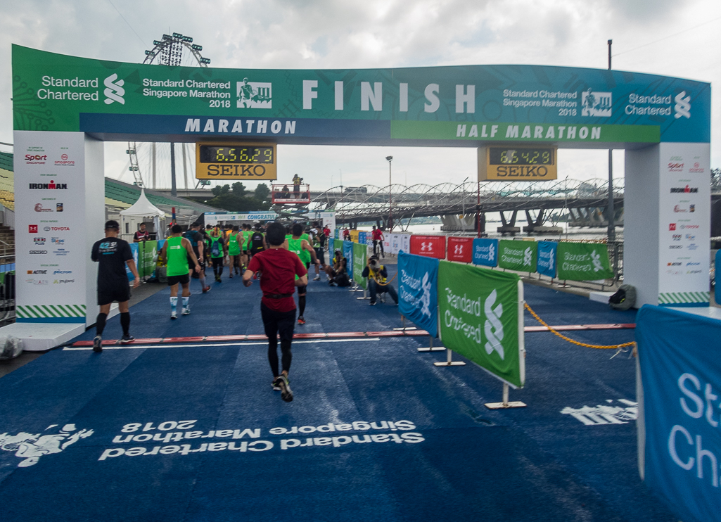 Standard Chartered Singapore Marathon 2018 - Tor Rnnow