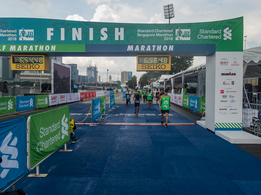 Standard Chartered Singapore Marathon 2018 - Tor Rnnow