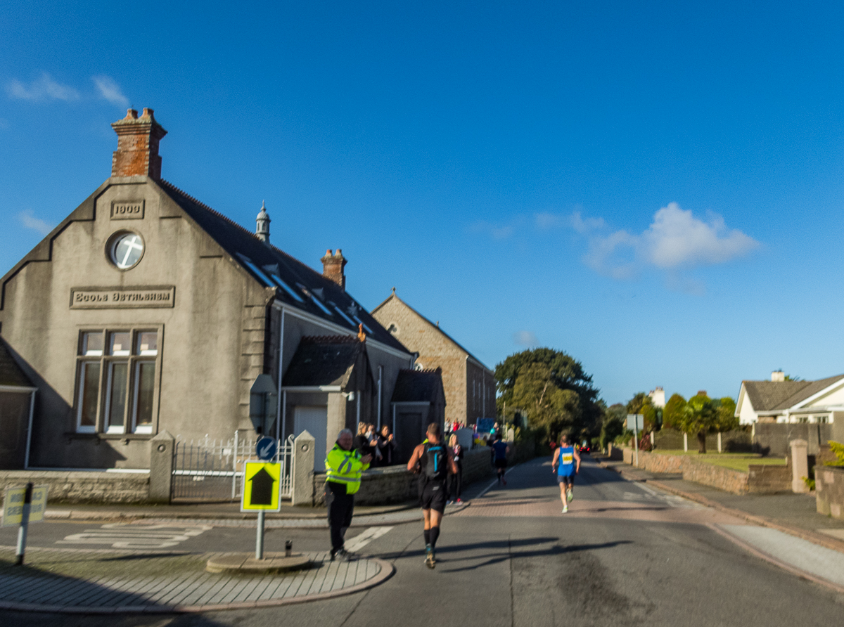 Standard Chartered Jersey Marathon 2019 - Tor Rnnow