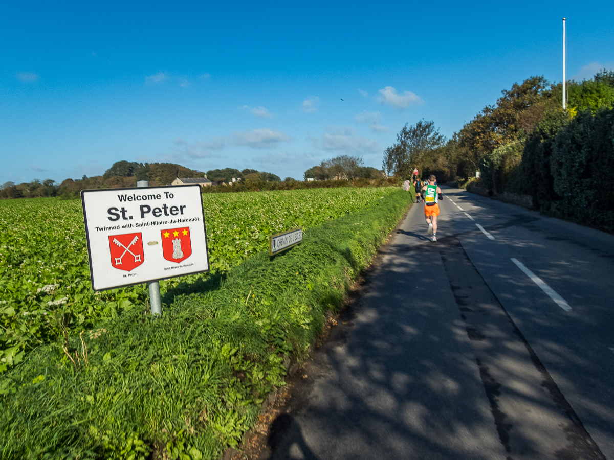 Standard Chartered Jersey Marathon 2019 - Tor Rnnow