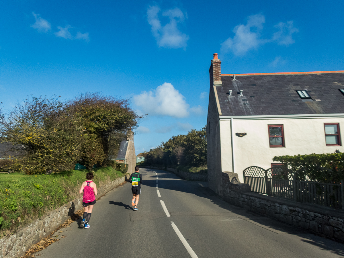 Standard Chartered Jersey Marathon 2019 - Tor Rnnow