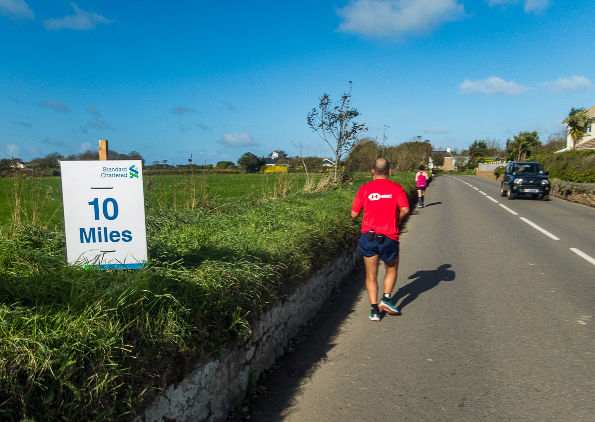 Standard Chartered Jersey Marathon 2019 - Tor Rnnow