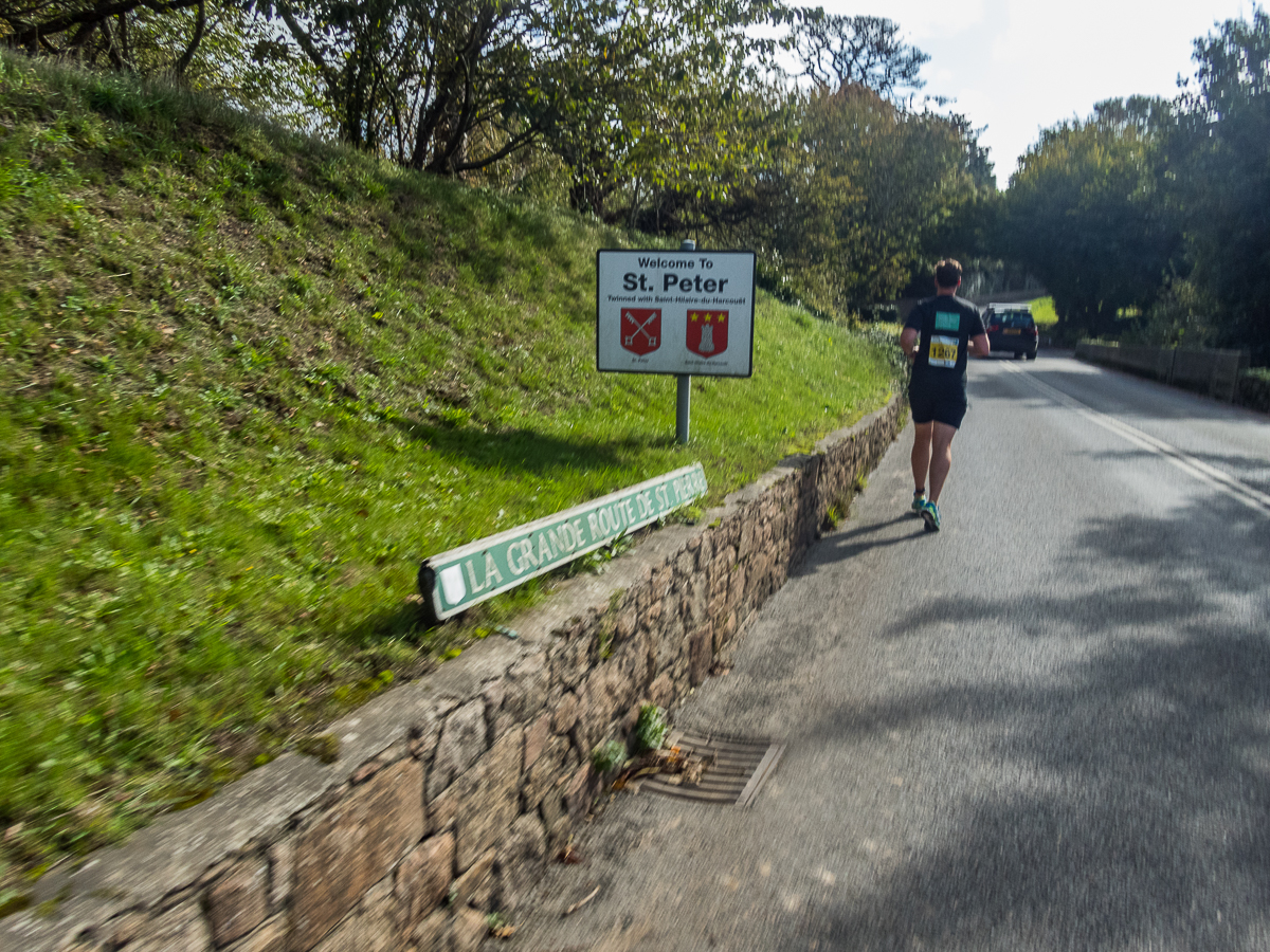 Standard Chartered Jersey Marathon 2019 - Tor Rnnow