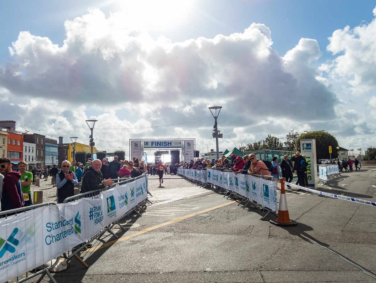 Standard Chartered Jersey Marathon 2019 - Tor Rnnow