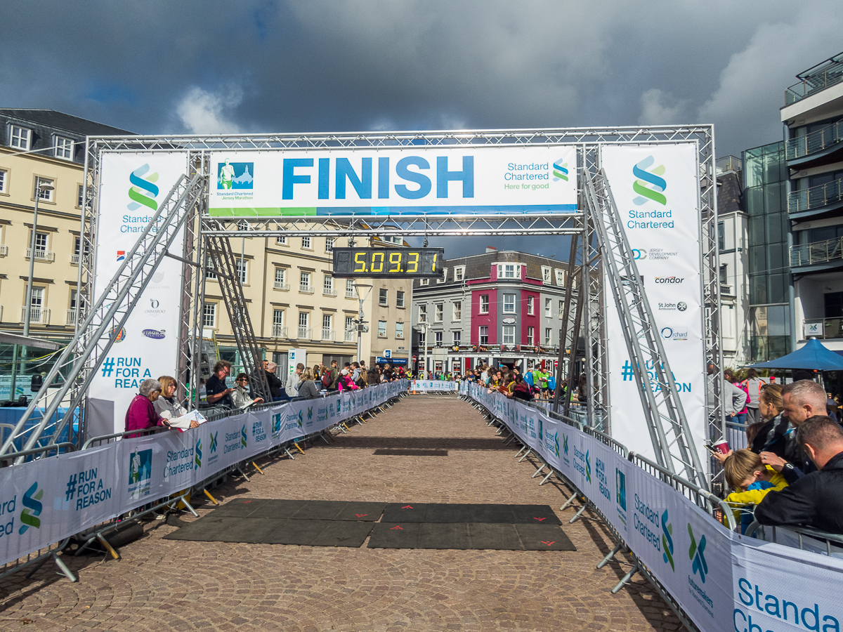 Standard Chartered Jersey Marathon 2019 - Tor Rnnow