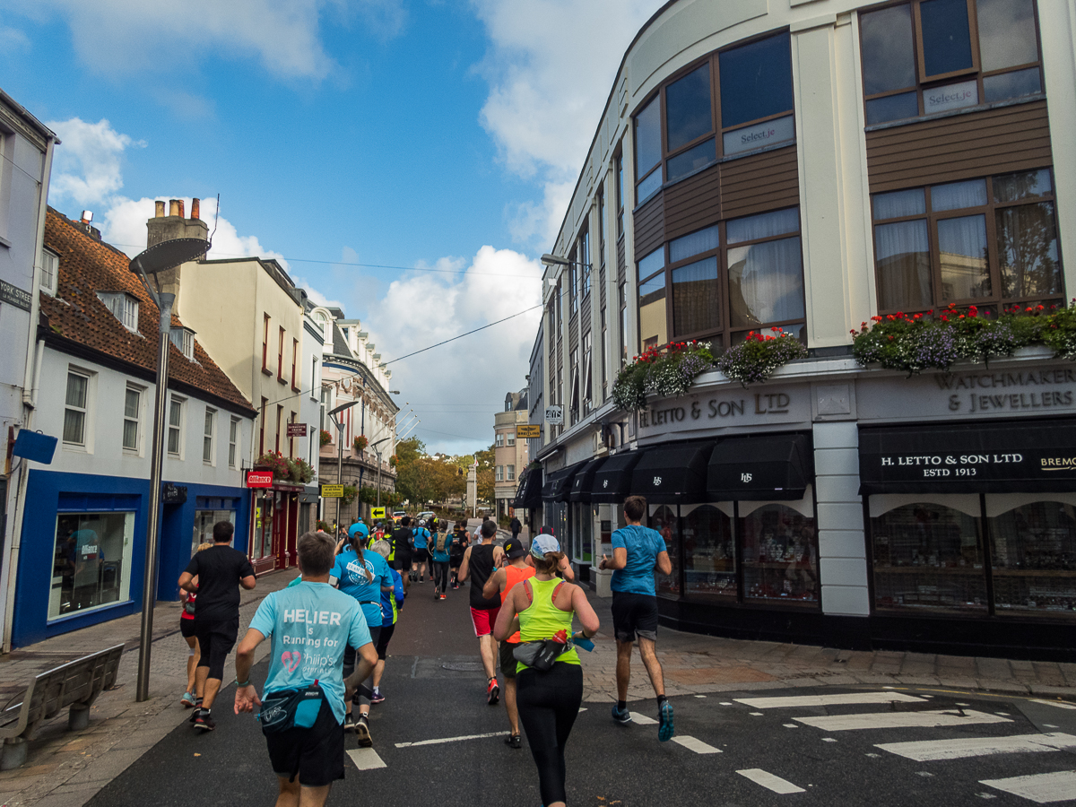 Standard Chartered Jersey Marathon 2019 - Tor Rnnow