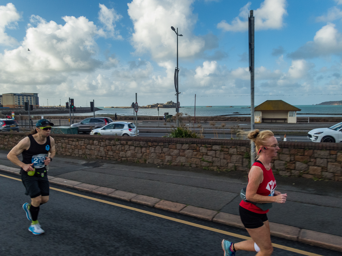 Standard Chartered Jersey Marathon 2019 - Tor Rnnow